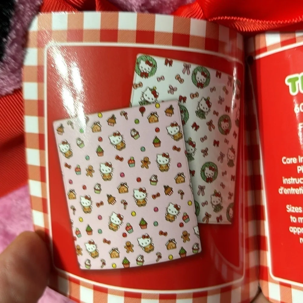 NWT 2 (TWO)HELLO KITTY PINK GINGERBREAD MAN & WHITE WREATH TREE CHRISTMAS THROWS